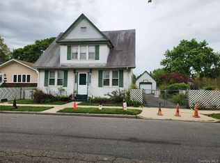 34 Oakland Street, Hempstead, NY 11550