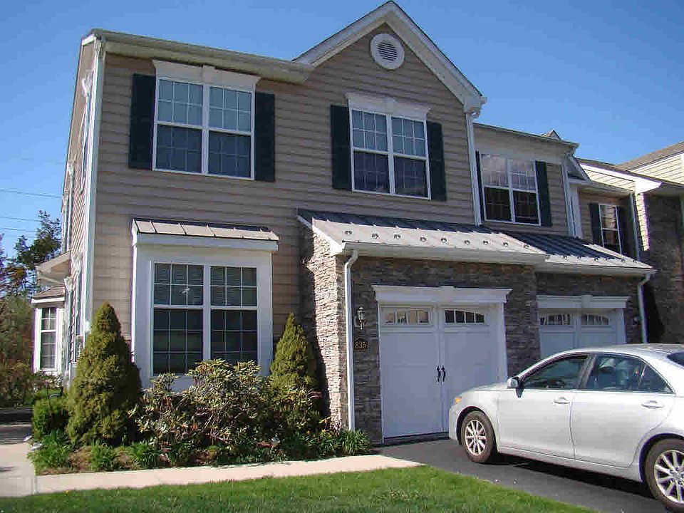 2nd image of 835 Huntington Dr #835