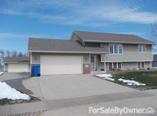 1907 Jack Nicklaus Dr, Elk Point, SD 57025