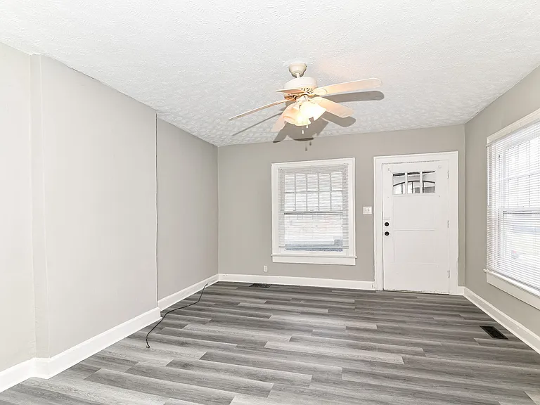 3043 Broadway St — Photo 26