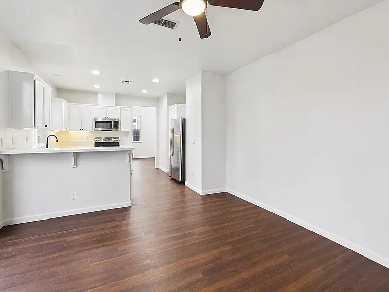 2919 Kennsington Ln — Photo 4