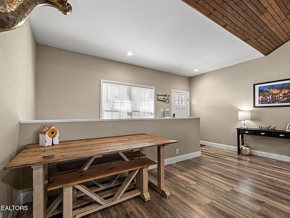 3rd image of 258 Buena Vista Ln