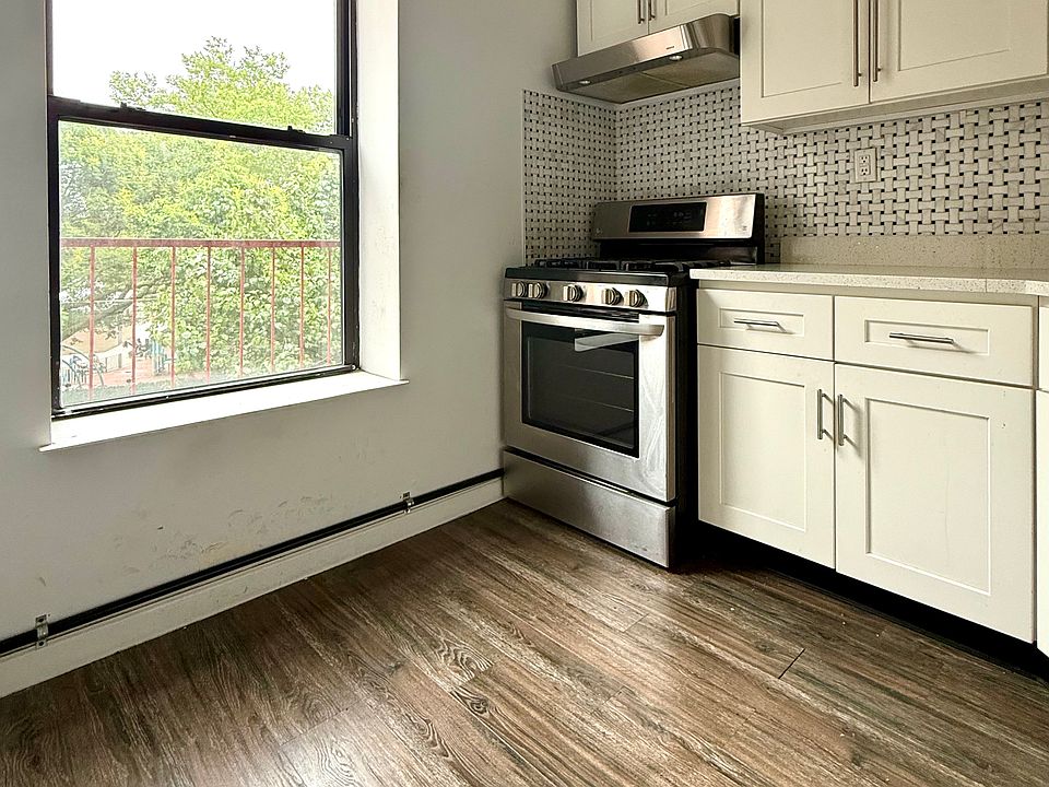 1st image of 731 Washington Ave APT 2R