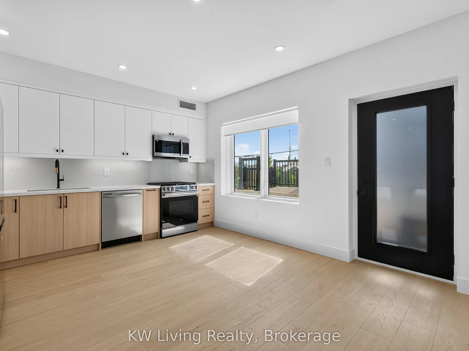 3 bed, $2,750 — Photo 2