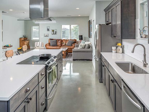 4th image of 3099 Saint Elmo Ave