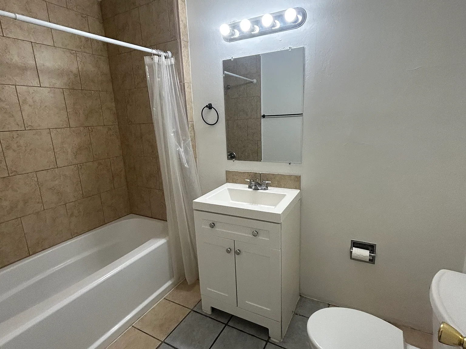Studio, $795 — Photo 4