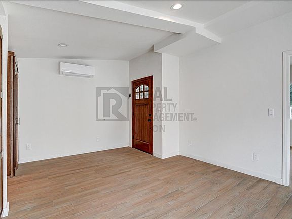 4th image of 5126 1/2 Dahlia Dr