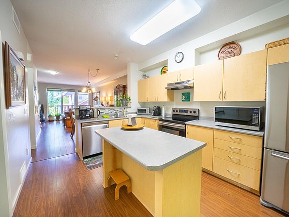 4th image of 15 Forest Park Way #17