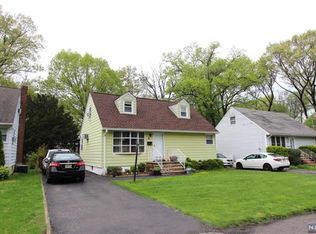 16 Willow St, Bergenfield, NJ 07621