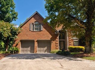 3404 Pondview Ln, Charlotte, NC 28210