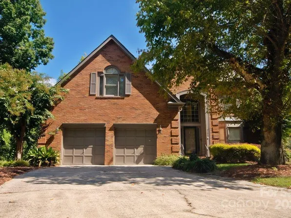 3404 Pondview Ln, Charlotte, NC 28210