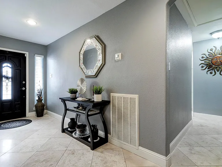 2235 Round Lake Dr — Photo 6