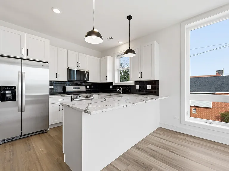 3902 S Lake Park Ave #3 — Photo 8
