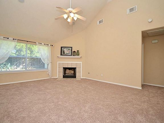 Living Room With Gas Log Fir