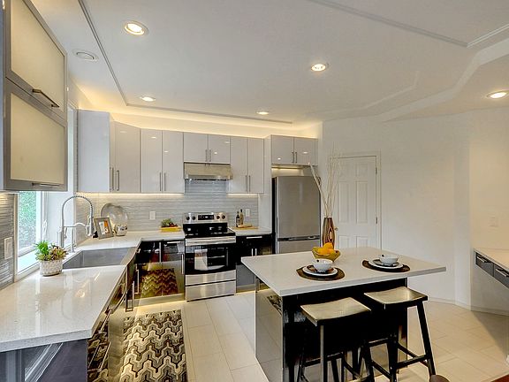 5th image of 25010 SE 42nd St