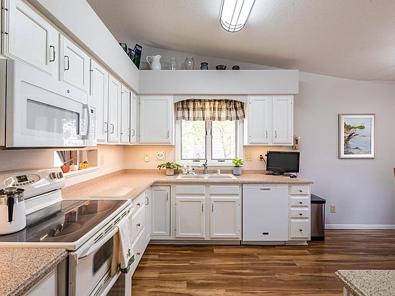 3rd image of 430 Gillette STREET #C