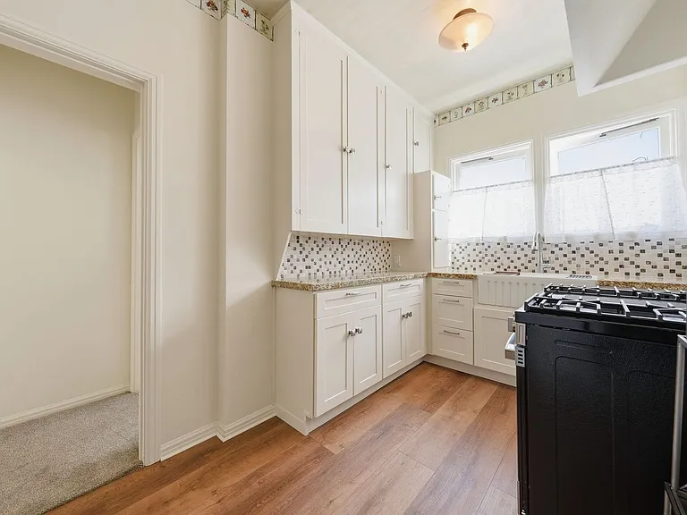 1530 Miramar Dr — Photo 3