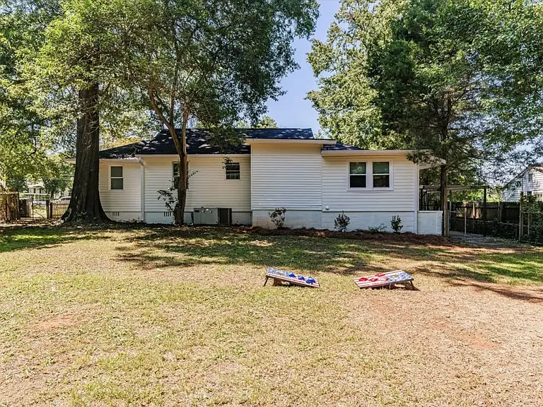 913 Bluebird Rd — Photo 10