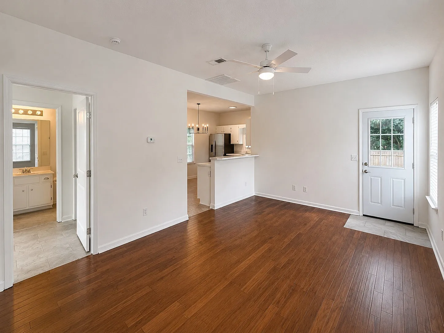 4 bed, 2.5 bath, 1625 sqft, $2,200 — Photo 4