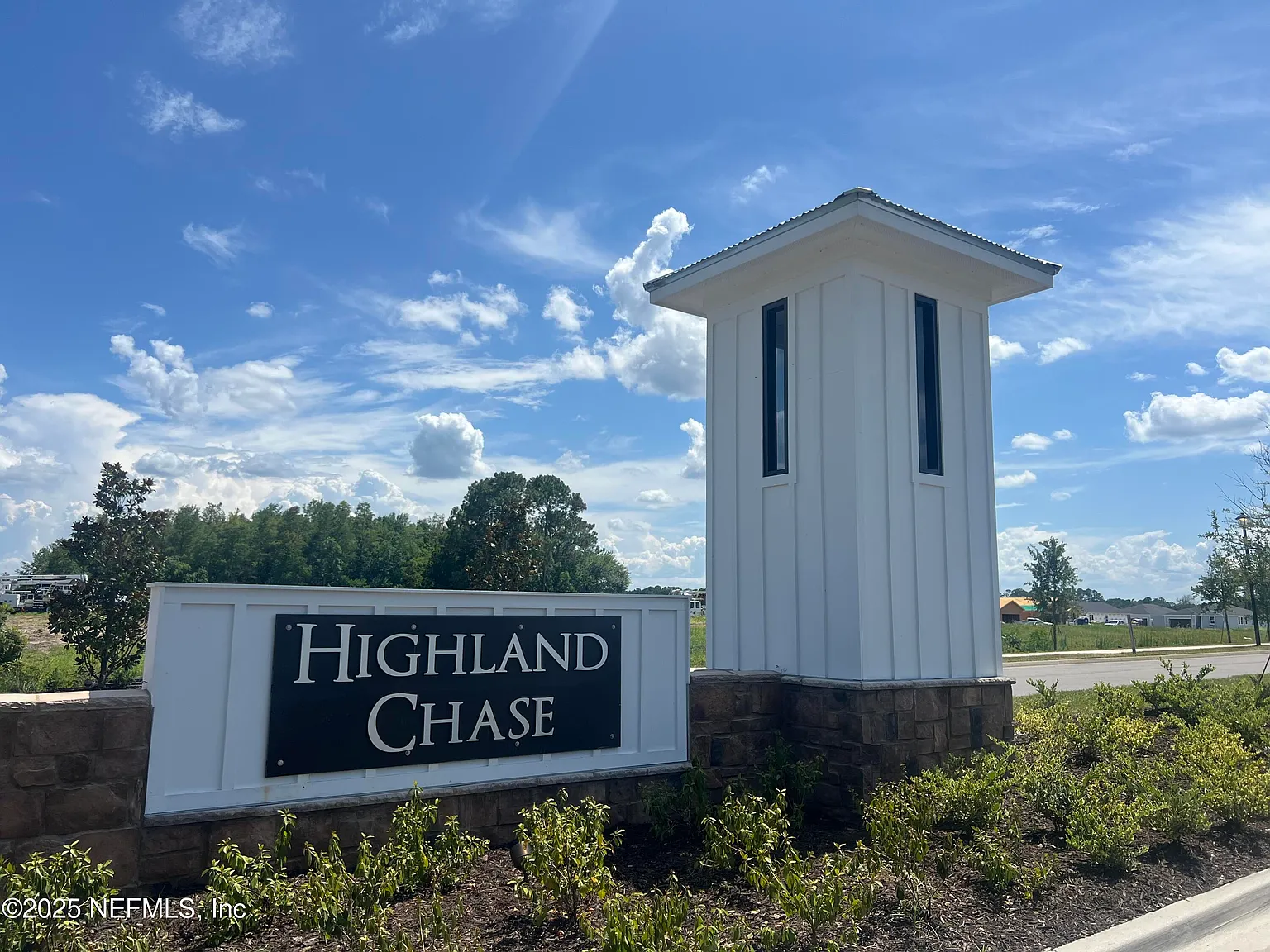 4 bed, 2.0 bath, 2286 sqft, $2,395 — Photo 2