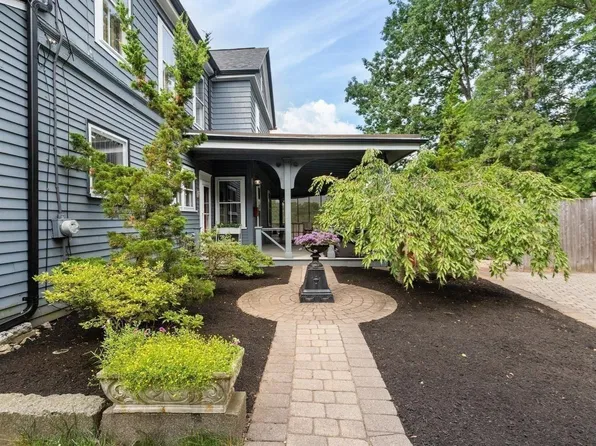 8 Leonard Cir, Medford, MA 02155