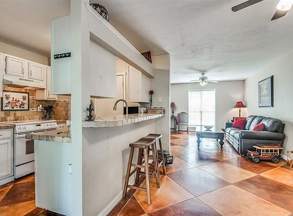 4th image of 2203 Brookdale Dr