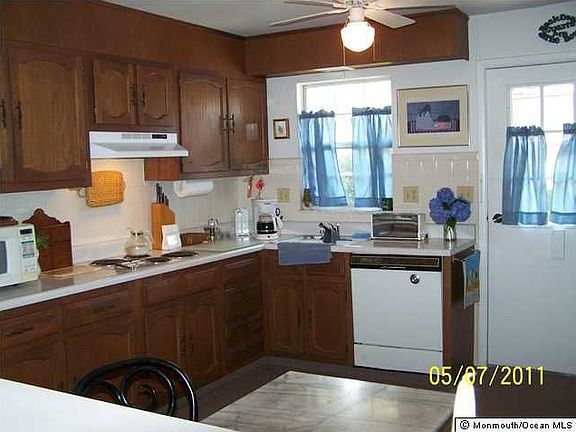 3rd image of 34A Edinburgh Ln #A