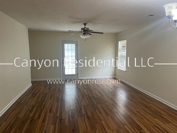 2nd image of 431 Bedford Knoll Dr