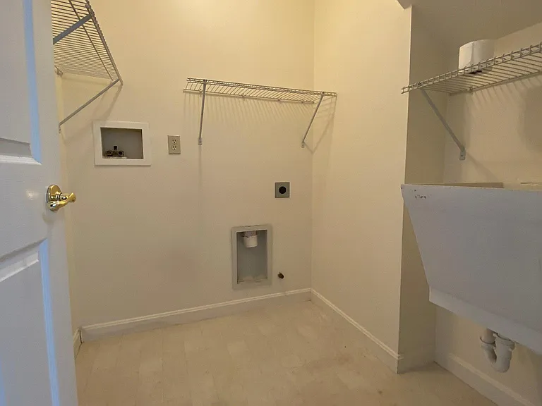 106 Amber Ln — Photo 3