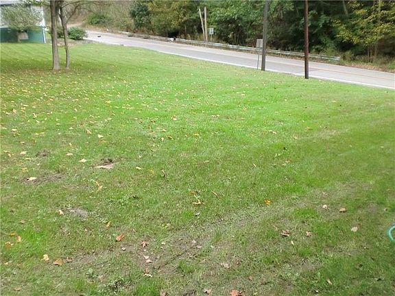 3rd image of 733 Crawford Run Rd