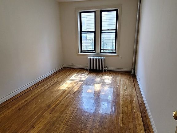 5th image of 308 E 209th St APT 24