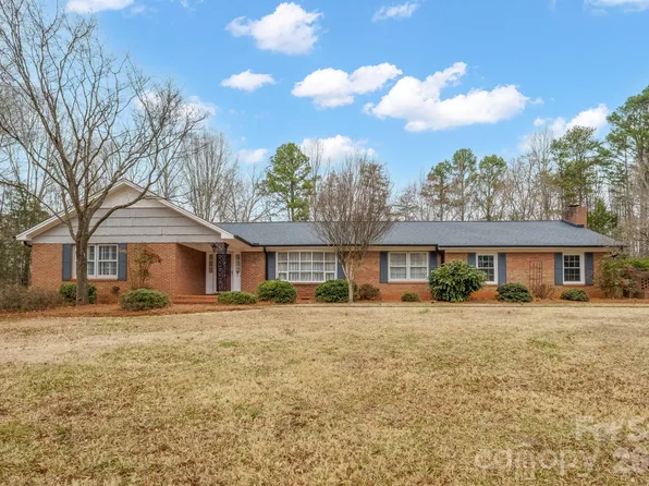 333 Sandy Ford Rd, Mount Holly, NC 28120