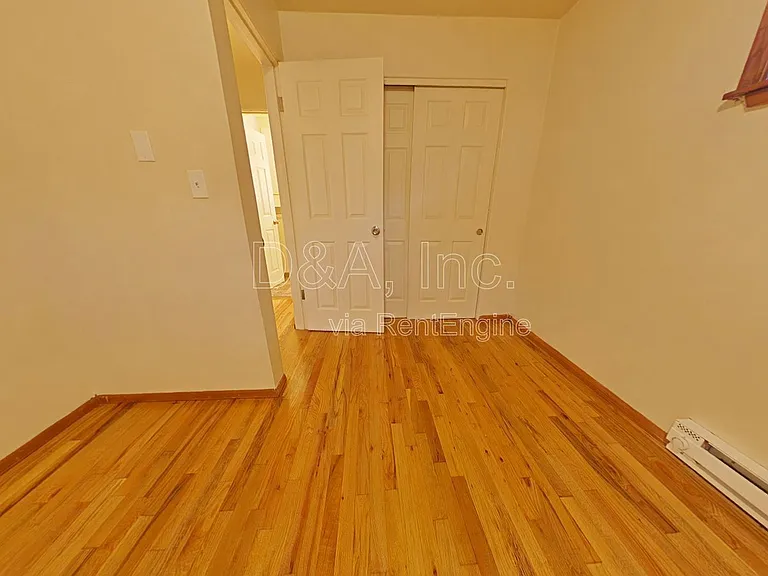 2526 NW Tyler Ave — Photo 7