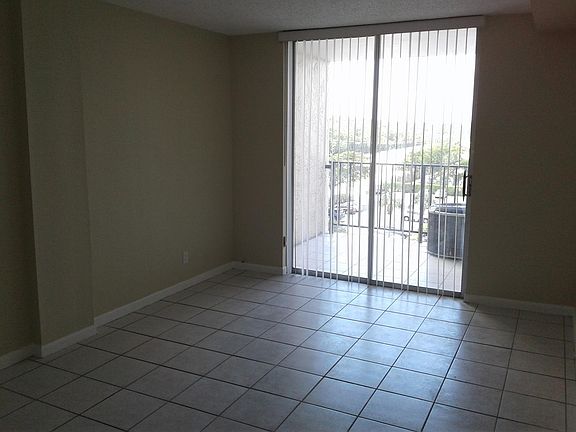 3rd image of 2903 NE 163rd St APT 503