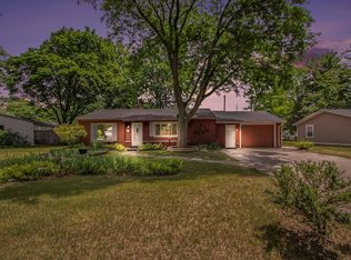 1058 Truwood Dr, Rochester Hills, MI 48307