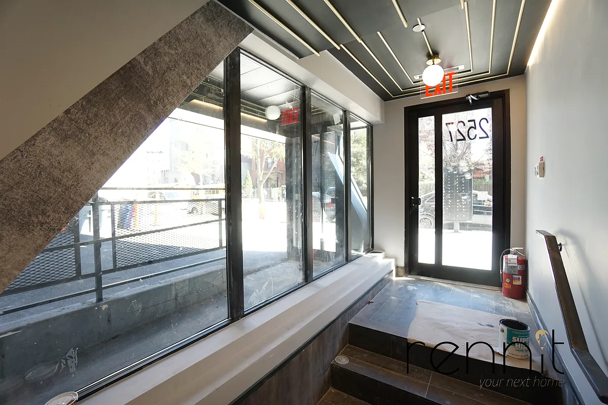 Building Photo - 2527 Church Ave #5D