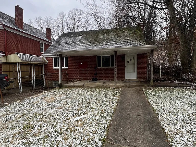 450 Dawes St — Photo 1