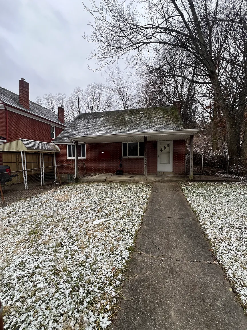 450 Dawes St photo 1