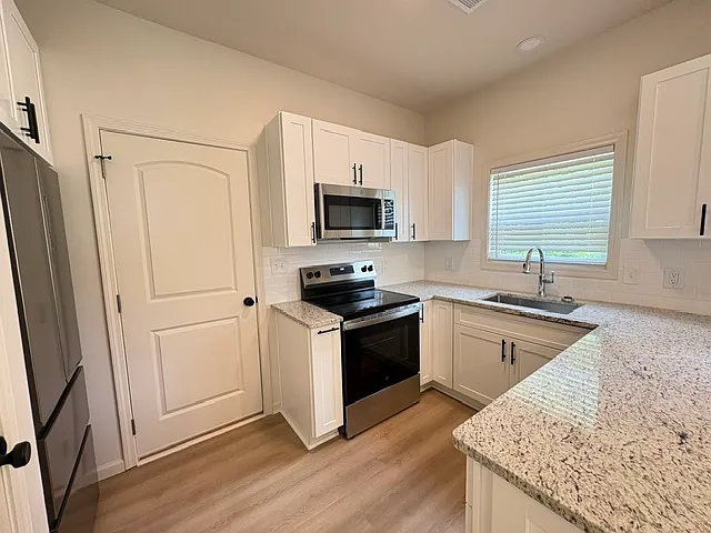215 W Chappell St — Photo 7