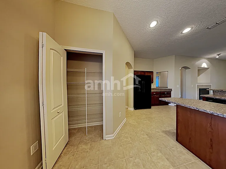 11390 Oaklawn Rd — Photo 4