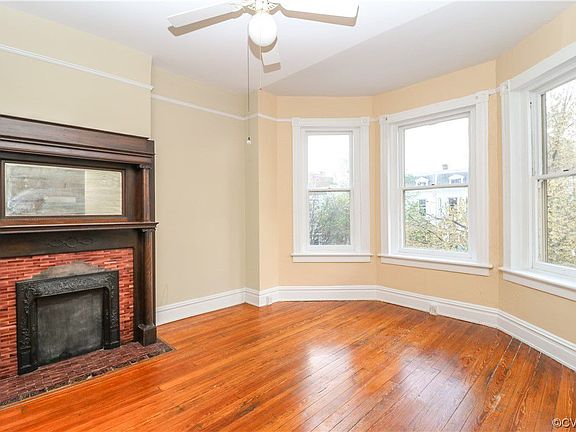 3rd image of 1828 W Grace St APT 3