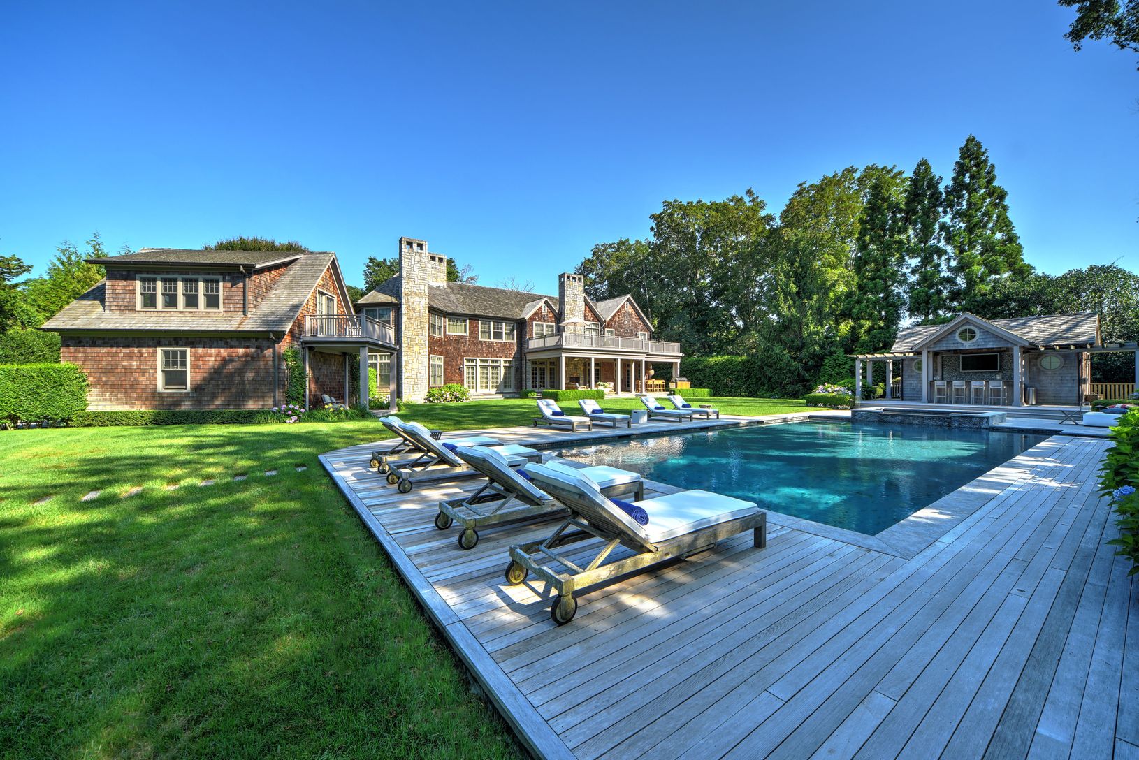 12 Baiting Hollow Rd, East Hampton, NY 11937 Out East