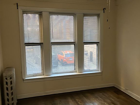 5th image of 4025 N Clarendon Ave APT 1