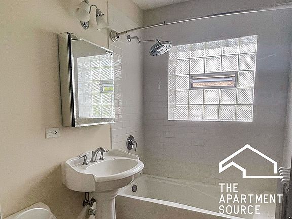 4th image of 4838 N Paulina St APT 3W