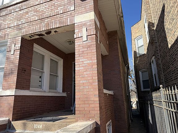 3rd image of 1044 W Marquette Rd