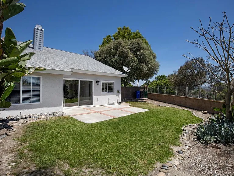 2975 Lexington Cir — Photo 27