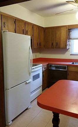 3rd image of 610 Holland St