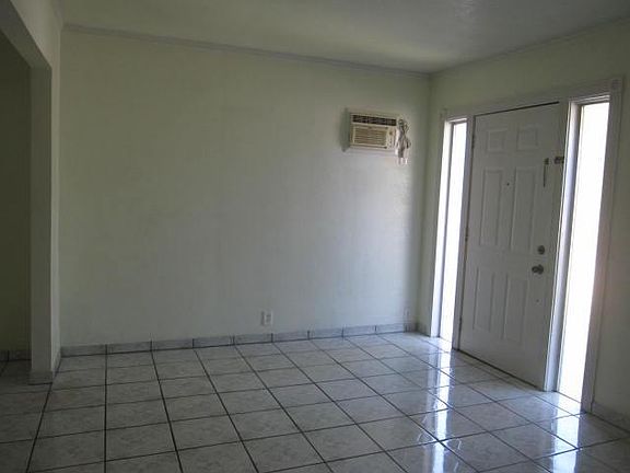 3rd image of 664 W Doran St
