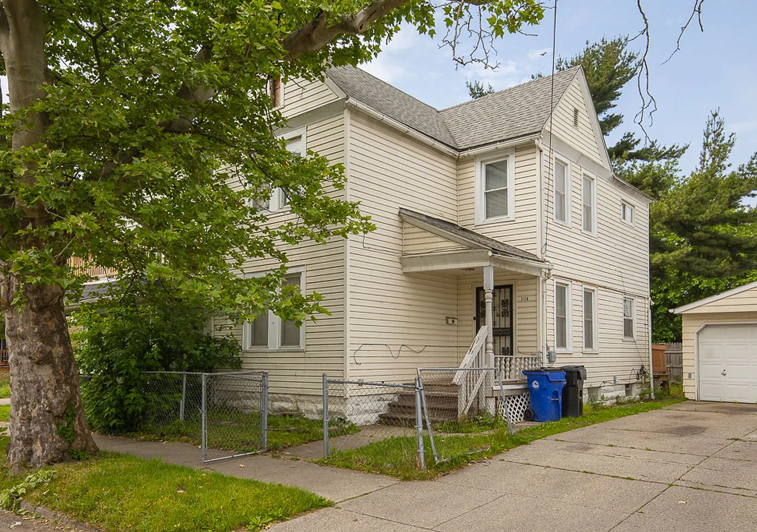 3 Bedroom/1 bath Single House!! — Photo 1