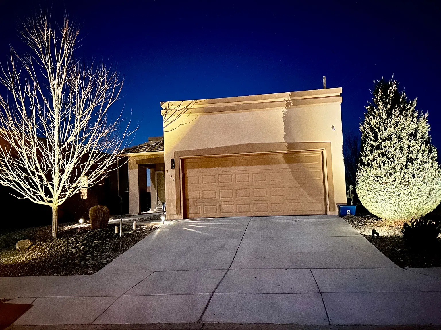 3 bed, 1200 sqft, $2,700 — Photo 2